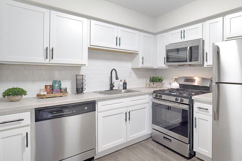 Rushwood Apartments Kitchen - Photo Gallery 1