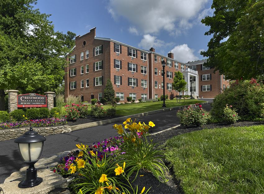 Crestwood Apartments Exterior - Photo Gallery