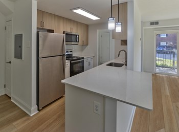Renovated Kitchen with Breakfast Bar Renovated Kitchen with Breakfast Bar - Photo Gallery 4