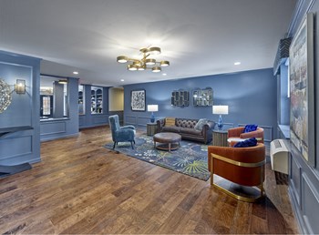 Welcoming Designer Lobby - Photo Gallery 2