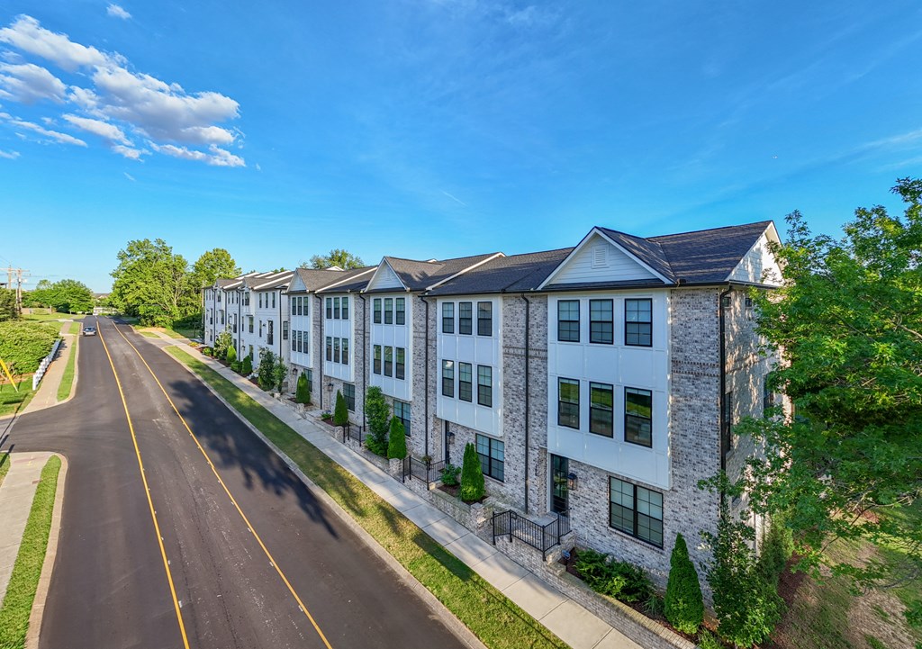 Exterior view of building at 780 Townhomes, Franklin, TN