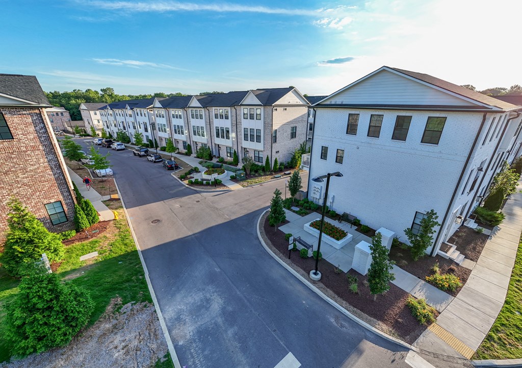 Aerial view of a row of apartment buildings at 780 Townhomes, Franklin, TN, 37064