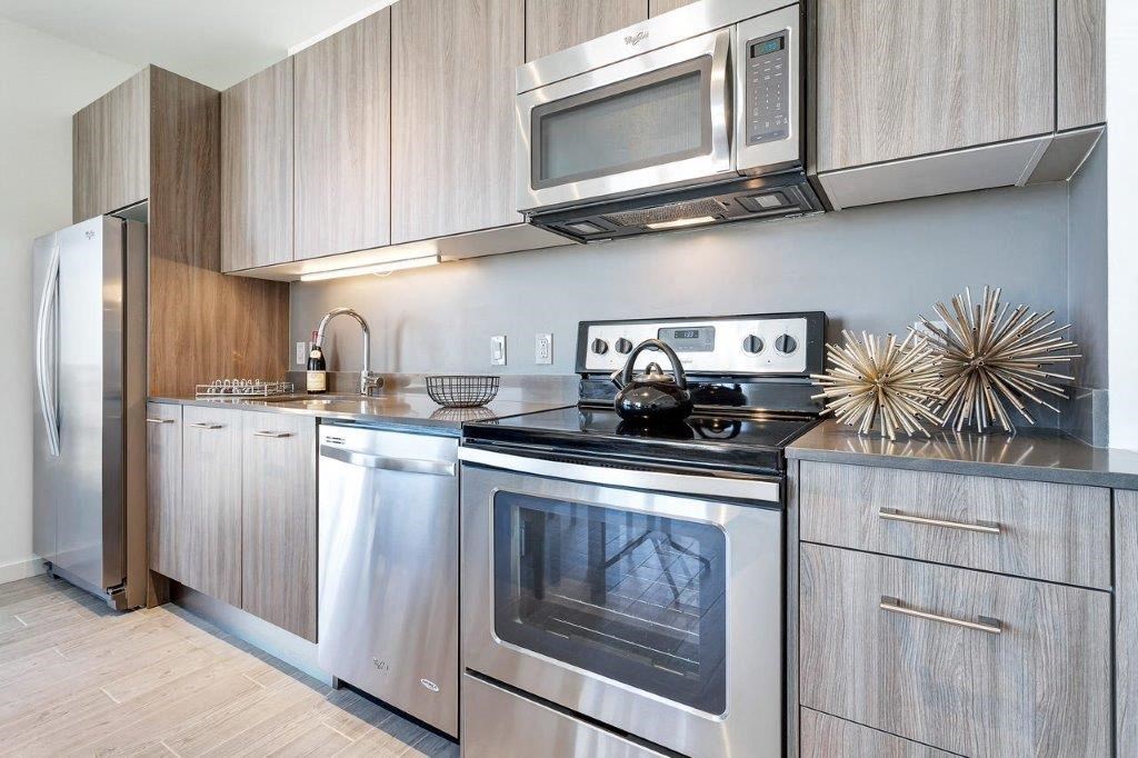 Eve at the District Club Lounge