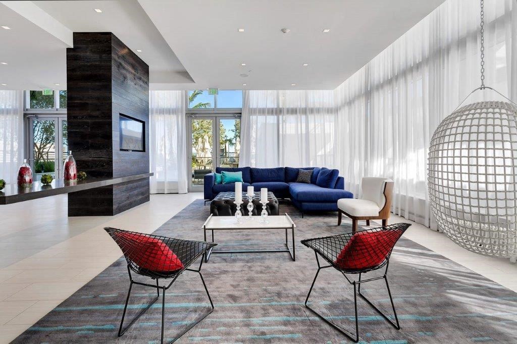 Eve at the District Club Lounge