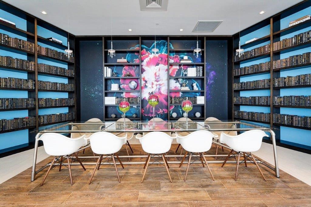 Eve at the District Club Lounge