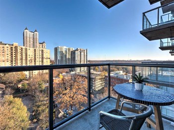 Beautiful Surroundings at Azure on The Park, Atlanta - Photo Gallery 19