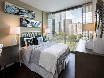 Floor-to-Ceiling Windows at Azure on The Park, Georgia - Photo Gallery 7
