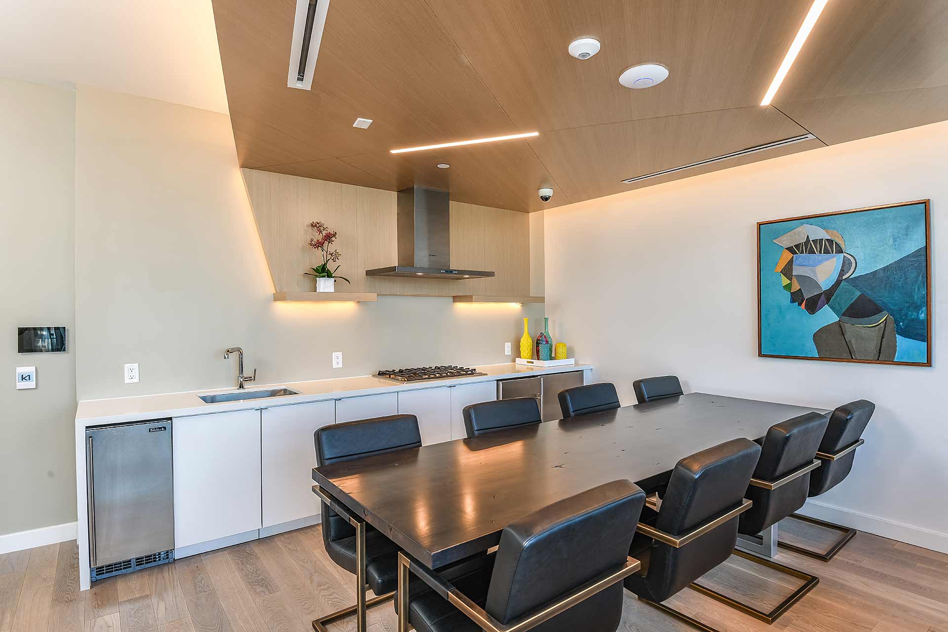 community dining and entertaining room at K1 Apartments, San Diego, CA