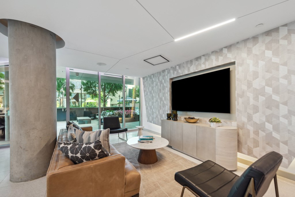 Living room with a TV at K1 Apartments, California, 92101