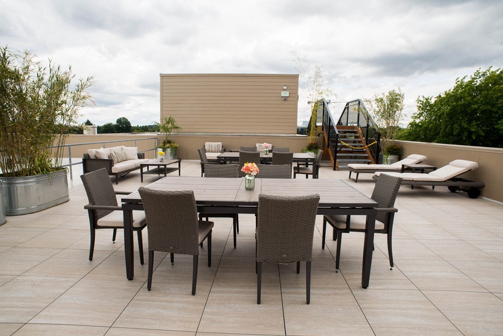 Rooftop patio at Quinten Tower, Oregon