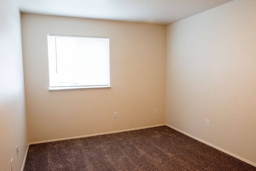 Vacant Bedroom at Wingsong Manor Apartments, Portland, OR, 97215