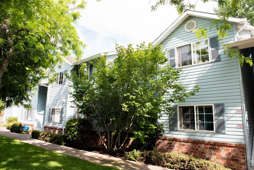 Elegant Exterior View Of Property at Wingsong Manor Apartments, Portland, Oregon
