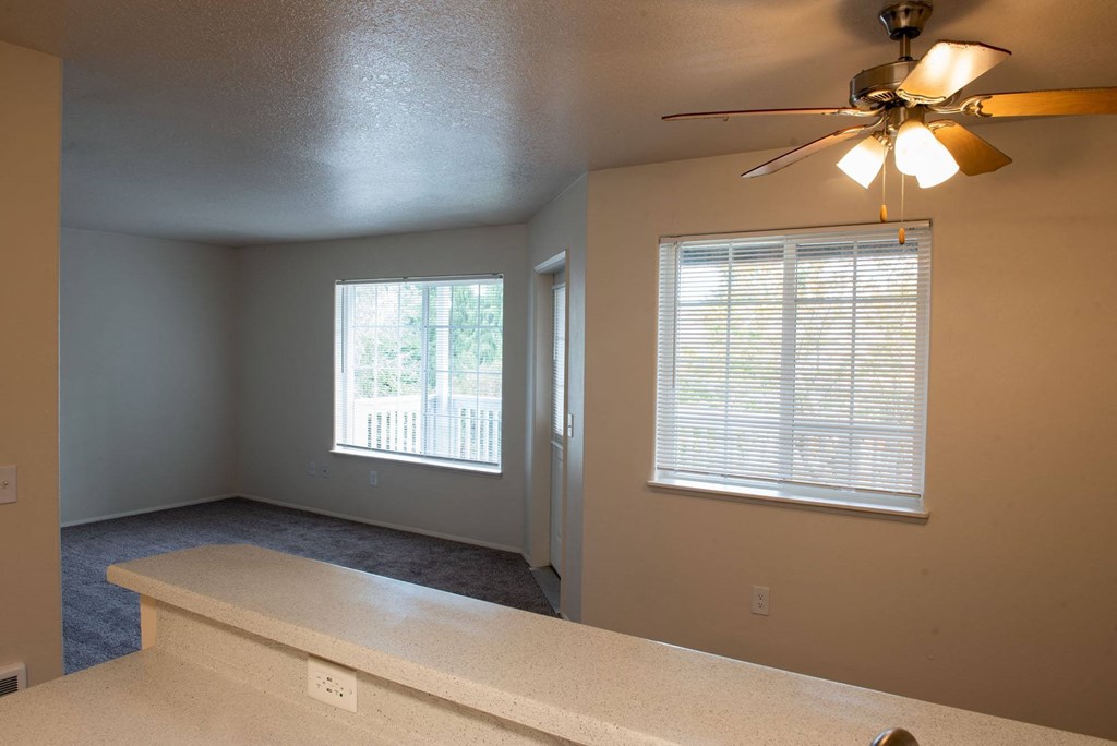 Breakfast Bar at Wingsong Manor Apartments, Portland, 97215