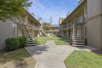 3880 N Fruit Avenue 1-2 Beds Apartment for Rent - Photo Gallery 3