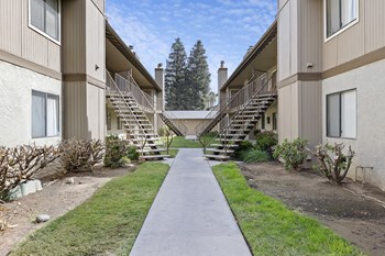 3880 N Fruit Avenue 1-2 Beds Apartment for Rent - Photo Gallery 2