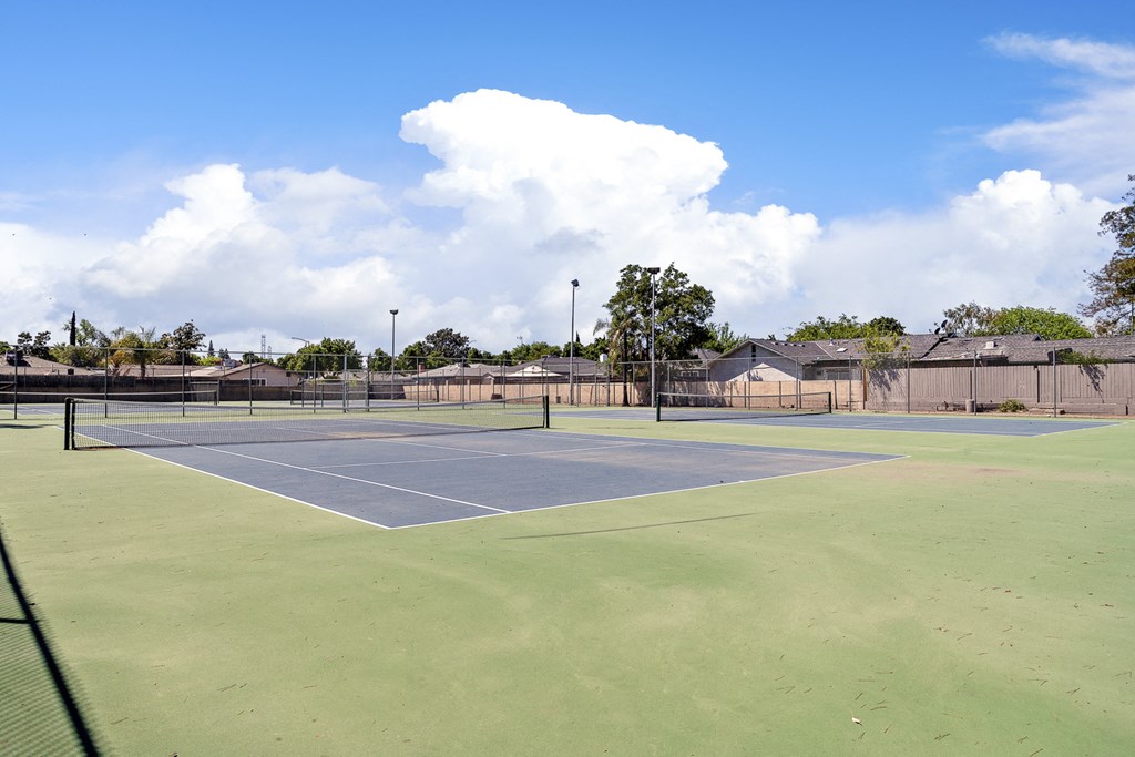 the tennis court at the preserve at ballantyne commons