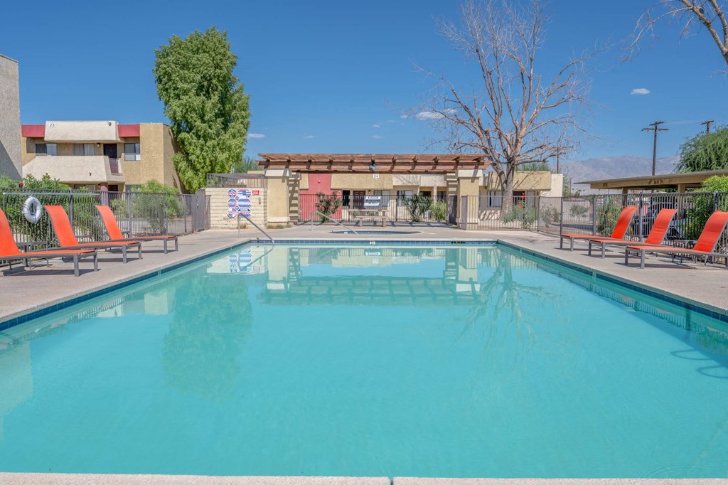 the swimming pool at the resort at potomac yard