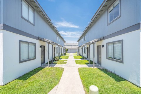 exterior view at the bradley braddock road station apartments