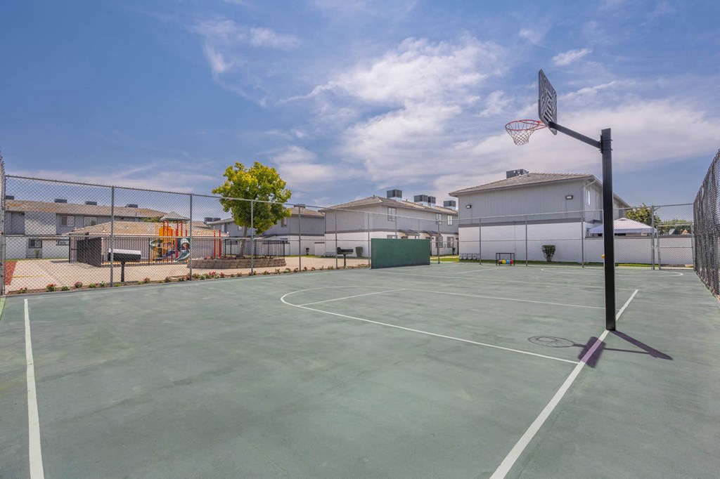 basketball court at the oaks of westchase apartments in houston, tx