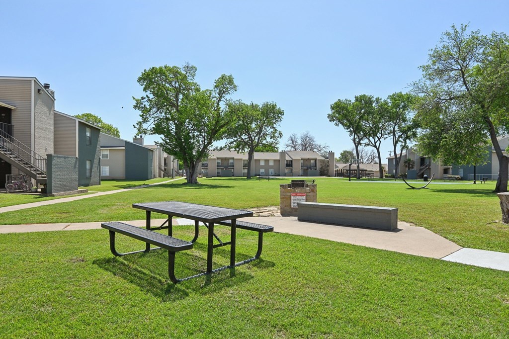 Picnic And BBQ at Abbey Glenn Apartments, Waco, 76706