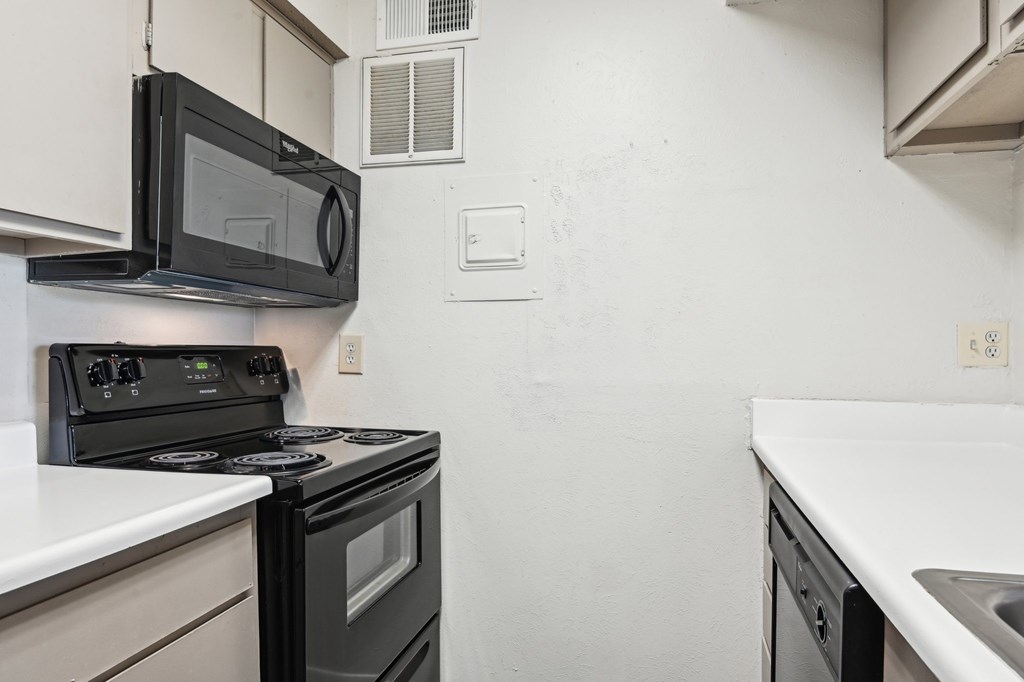 Kitchen View at Abbey Glenn Apartments, Waco, TX