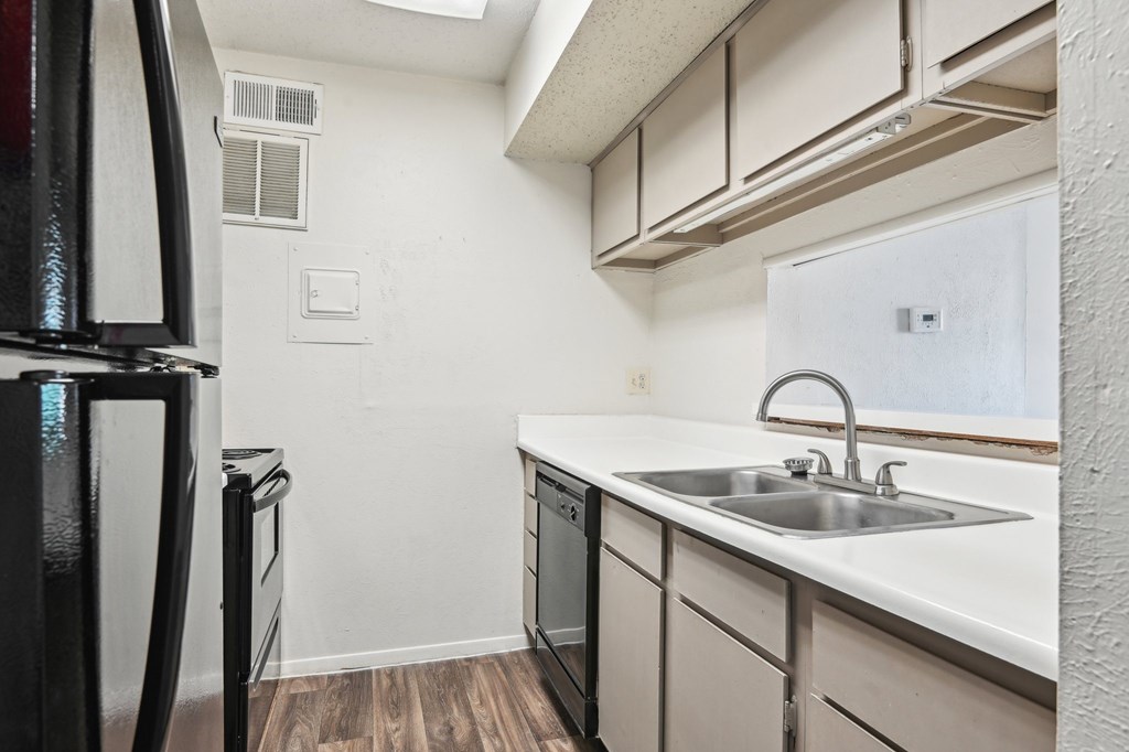 Modern Kitchen at Abbey Glenn Apartments, Waco, Texas