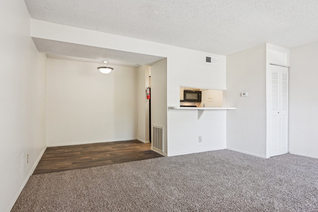 Unfurnished Living Room at Abbey Glenn Apartments, Waco, Texas