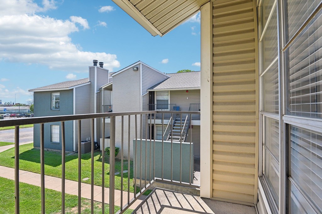 Porch at Abbey Glenn Apartments, Waco, 76706
