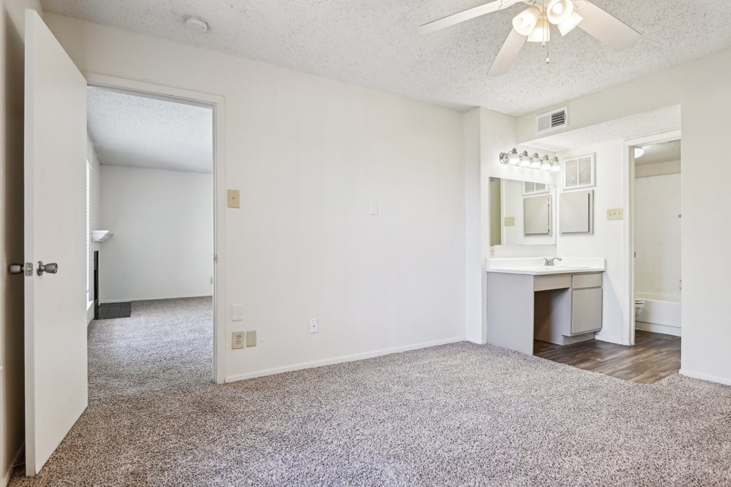 Vacant Living Area at Abbey Glenn Apartments, Waco