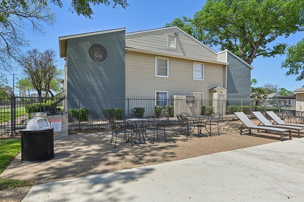 Outdoor Grill and Patio at Abbey Glenn Apartments, Texas, 76706