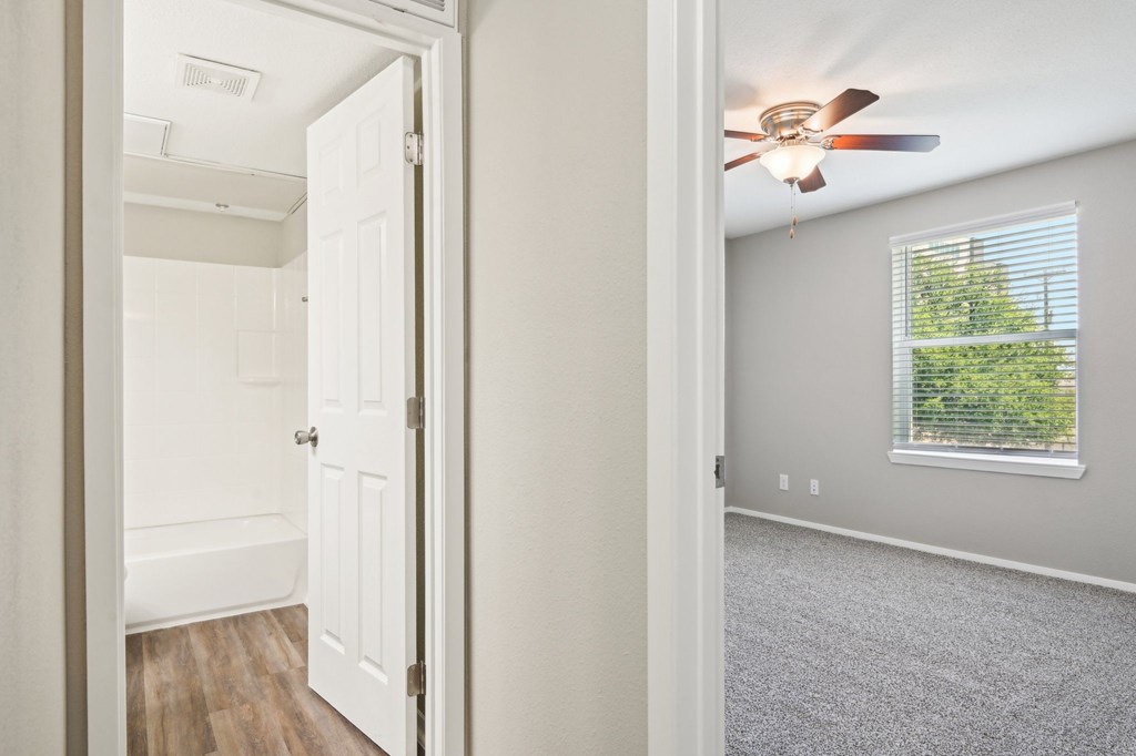 Hallway View to Main Room at Abbey Glenn Apartments, Waco, 76706