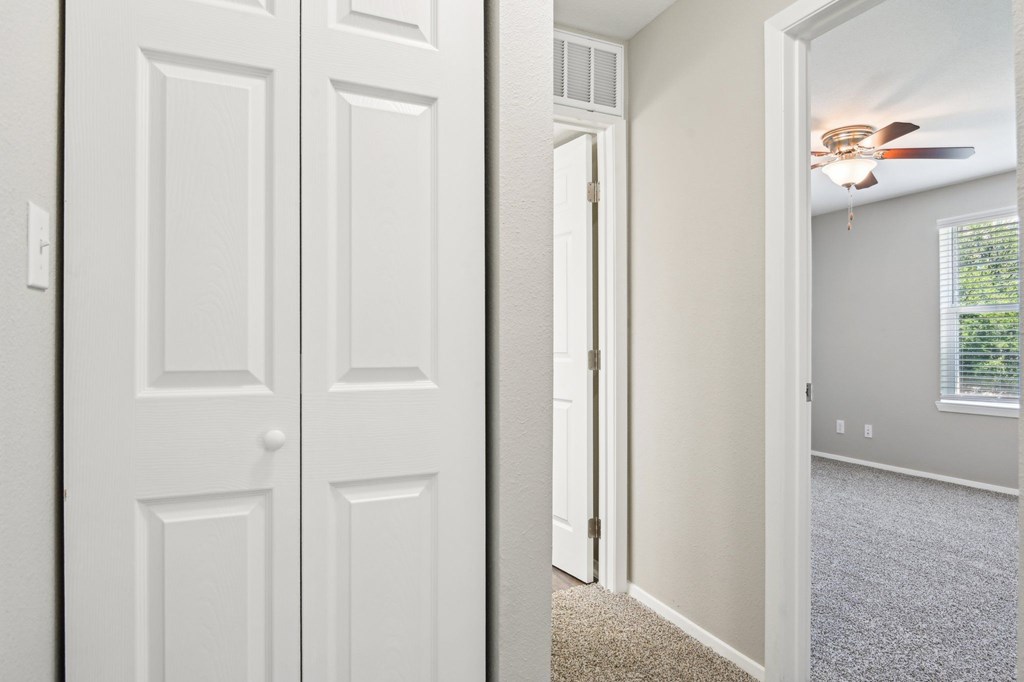 Laundry and Hall at Abbey Glenn Apartments, Waco, TX, 76706