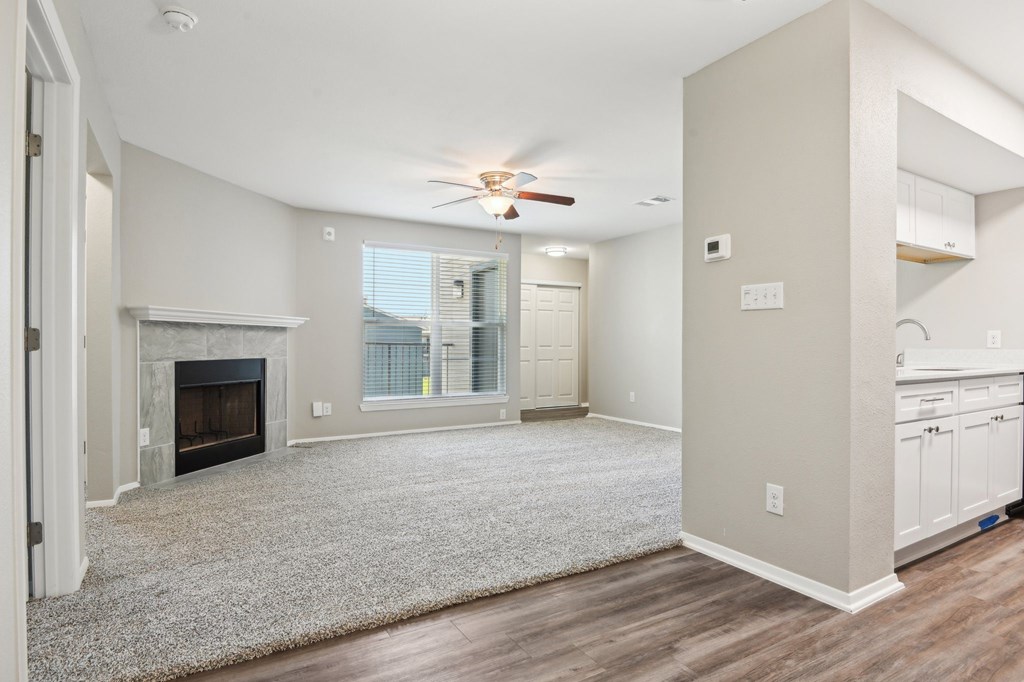 Large Living Area at Abbey Glenn Apartments, Waco, TX