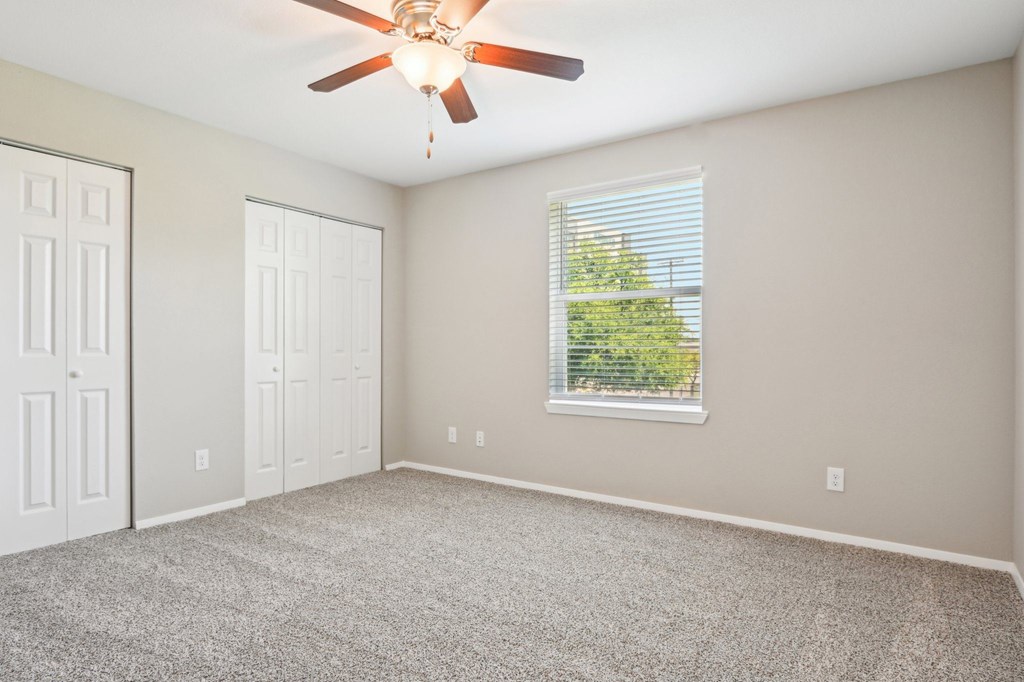Lush Wall-To-Wall Carpeting In Bedrooms at Abbey Glenn Apartments, Waco, 76706