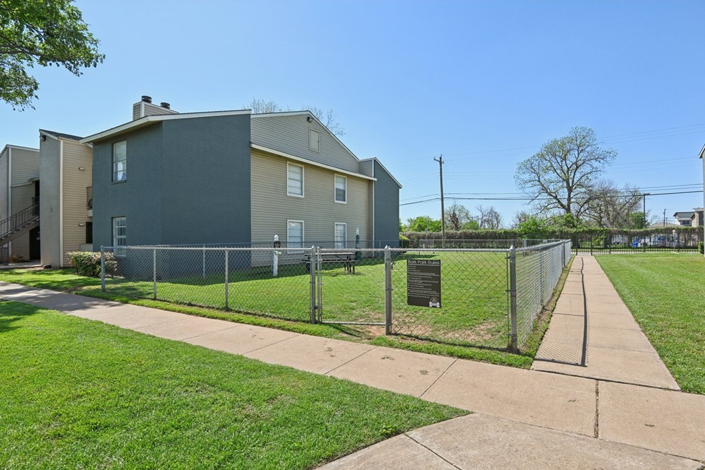 Dog Park at Abbey Glenn Apartments, Waco