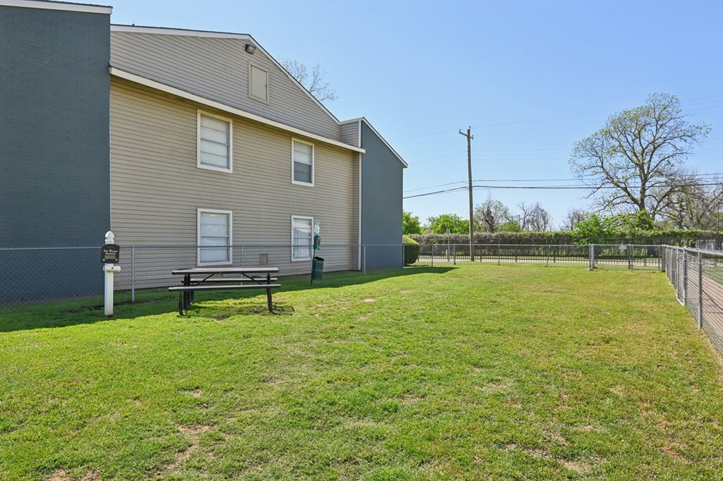 Lush Green Space at Abbey Glenn Apartments, Texas