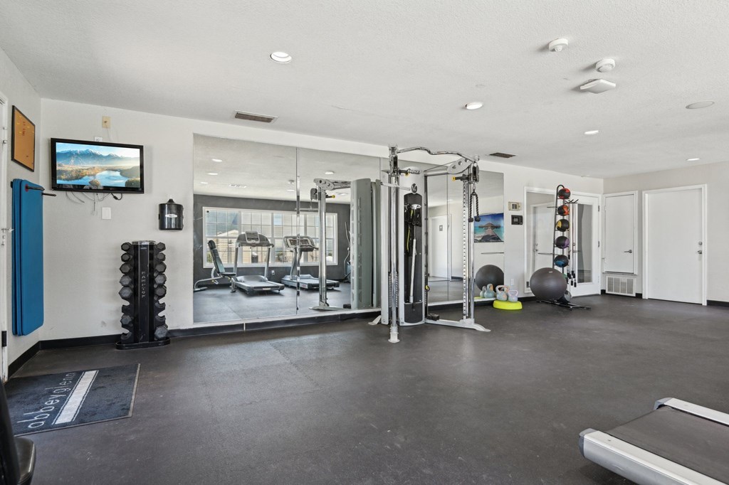 Fitness Center With Modern Equipment at Abbey Glenn Apartments, Waco, TX