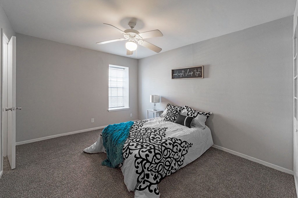 Bedroom With Ceiling Fan at Longfellow Apts, Beaumont, TX