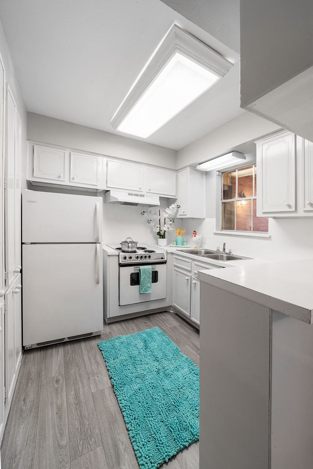Kitchen Unit at Longfellow Apts, Texas