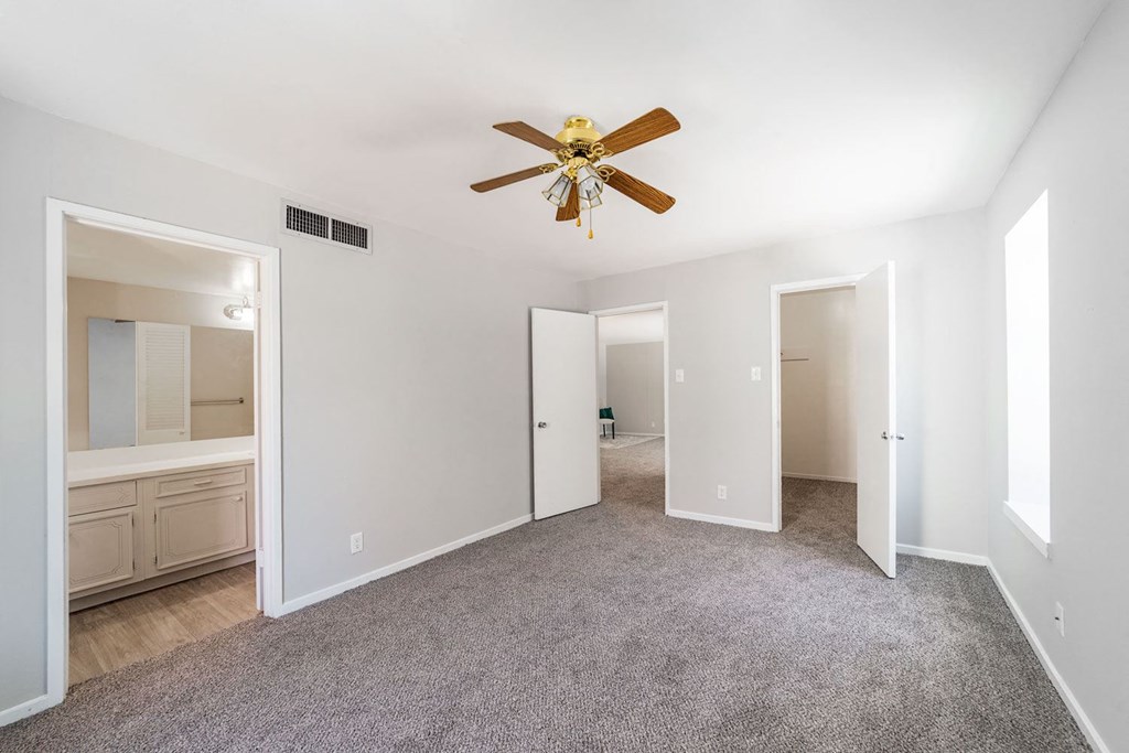 Ceiling fans in apartments at Longfellow Apts, Beaumont, TX, 77706