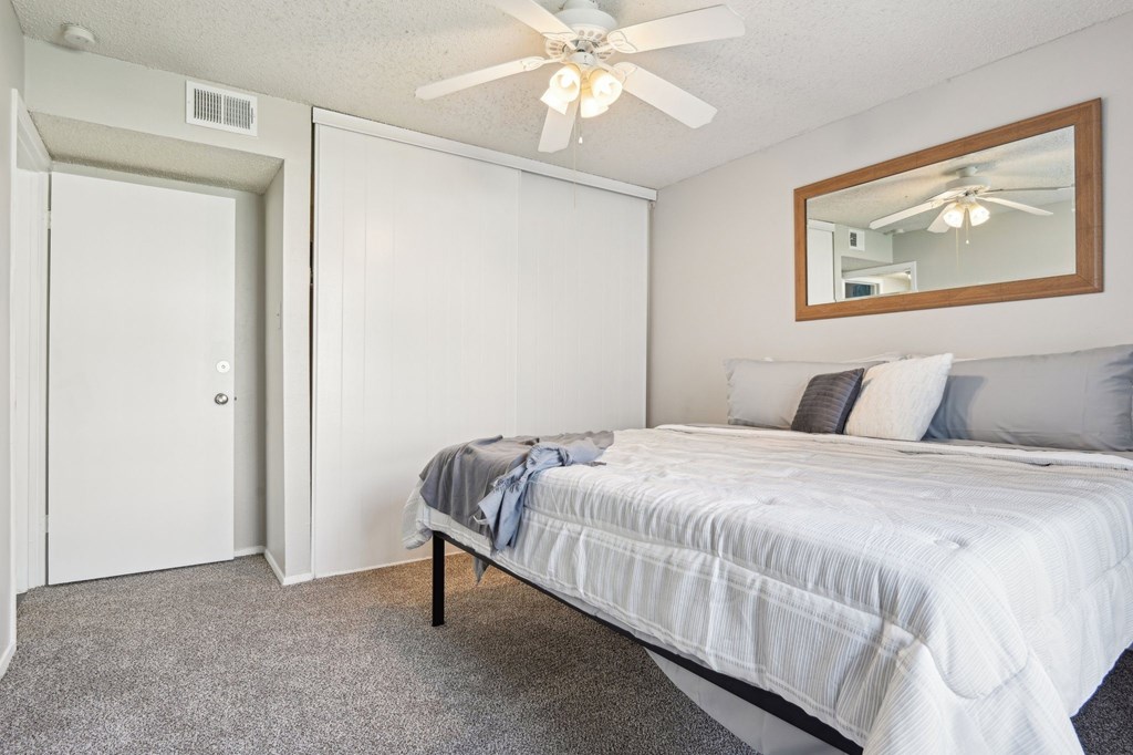 White Bedroom at Abbey Glenn Apartments, Waco, 76706