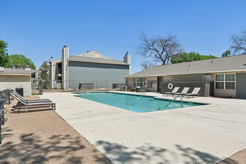 Pool at Abbey Glenn Apartments, Waco, 76706