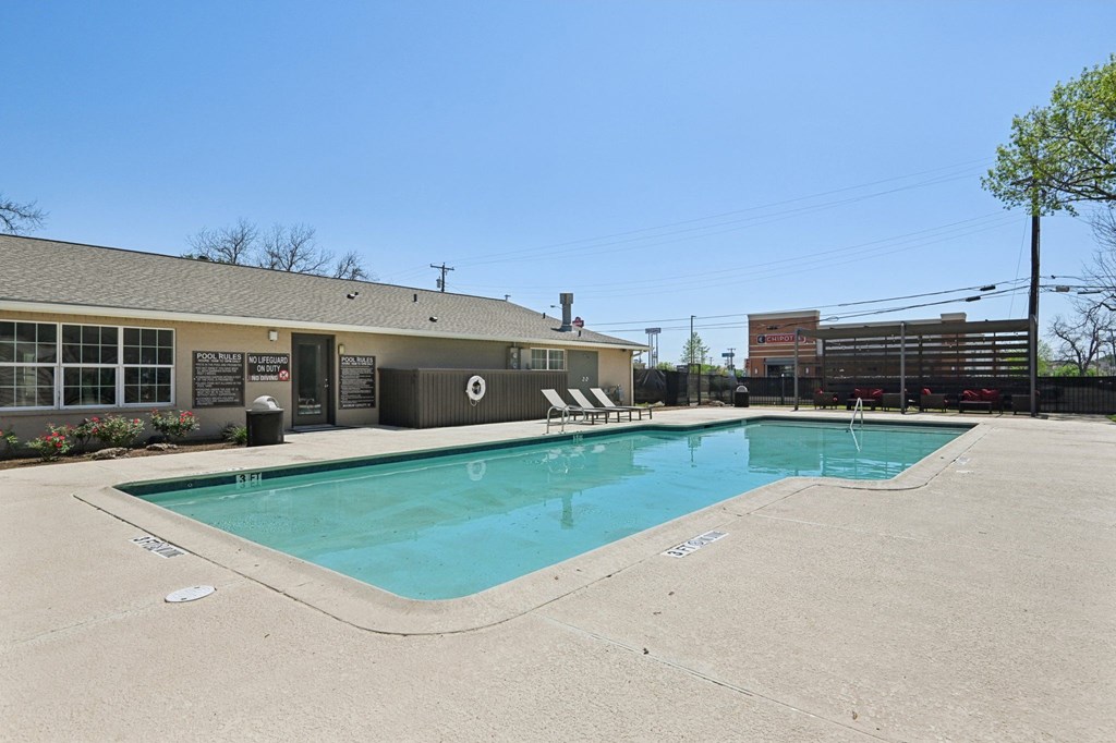 Relaxing Pool at Abbey Glenn Apartments, Waco, TX
