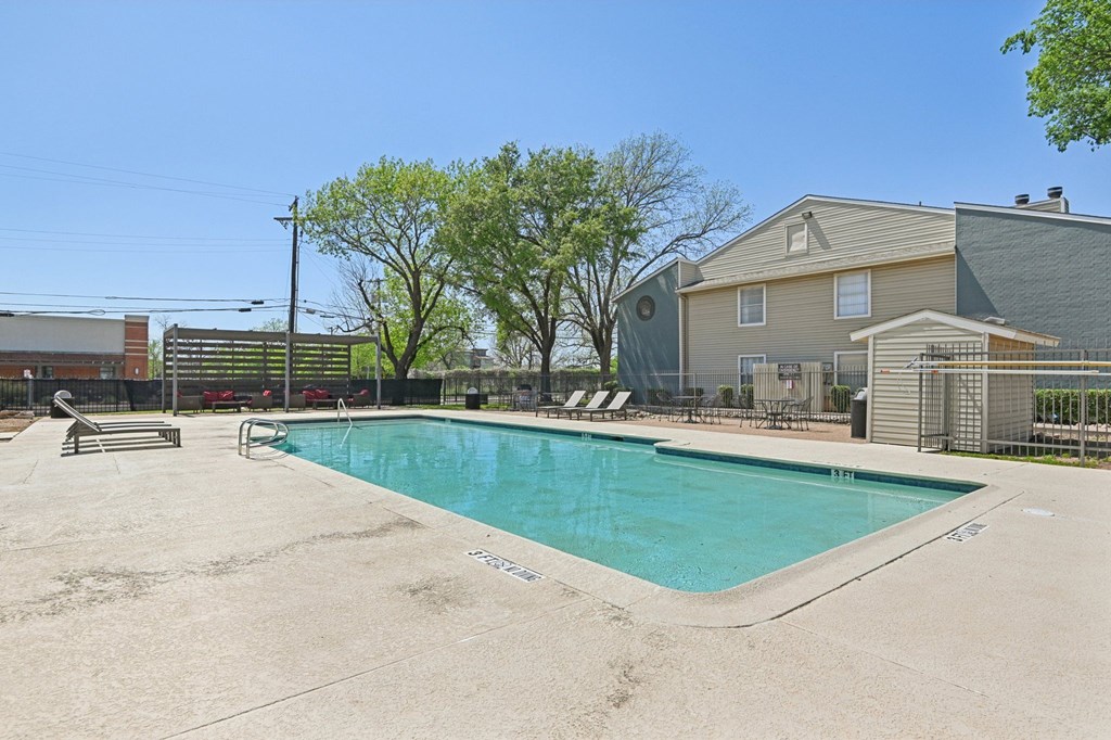 Sparkling Pool at Abbey Glenn Apartments, Waco