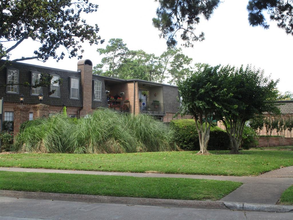 Calming Outdoor Spaces at Longfellow Apts, Beaumont, 77706