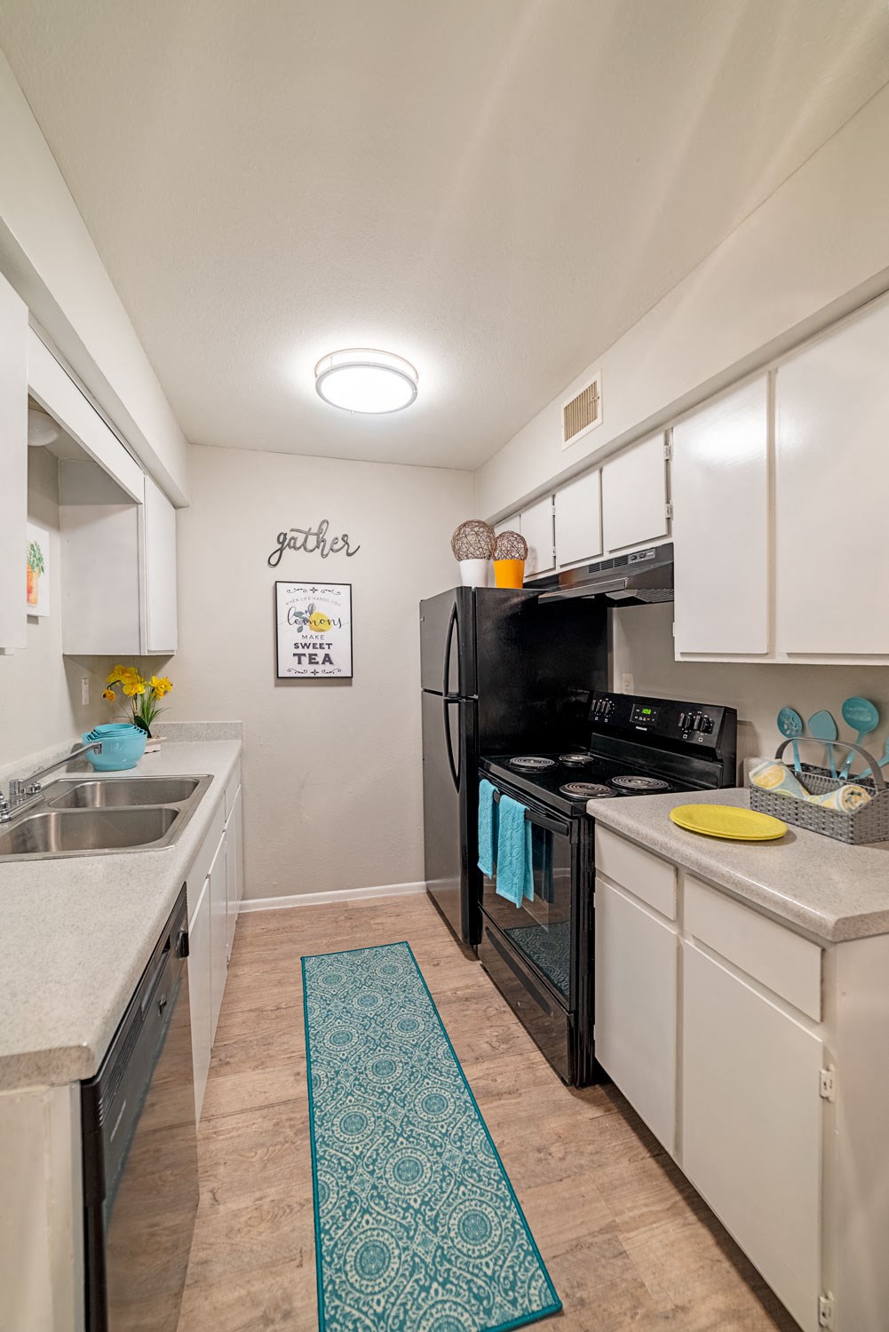 Fully Equipped Eat-In Kitchen at Summerstone Apartments, Victoria, 77901