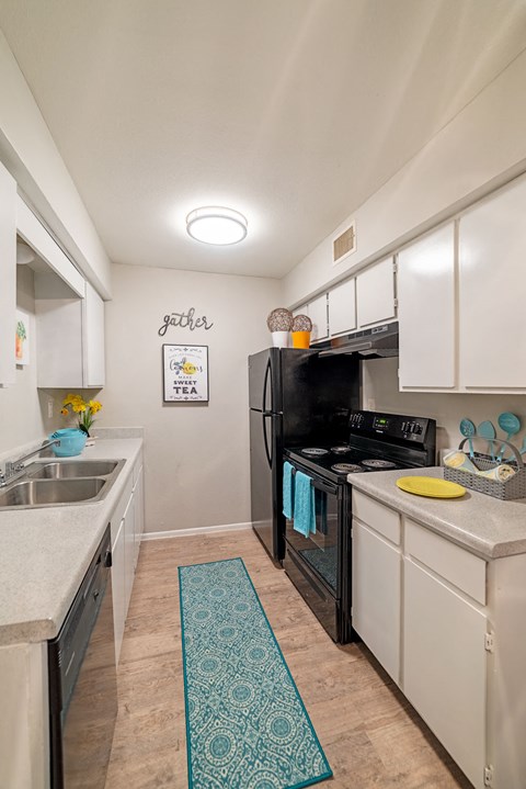 Fully Equipped Eat-In Kitchen at Summerstone Apartments, Victoria, 77901