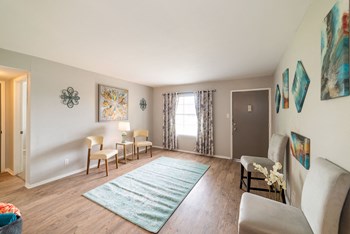 Living Room With Windows For Natural Light Living Room With Windows For Natural Light at Summerstone Apartments, Victoria, TX - Photo Gallery 2