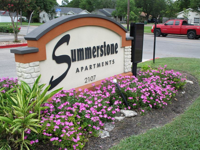 Welcoming Property Sign at Summerstone Apartments, Victoria, TX - Photo Gallery 1