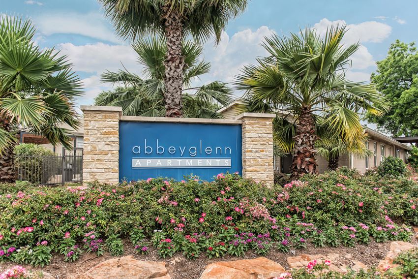Property Signage with landscaping at Abbey Glenn Apartments, Waco - Photo Gallery 1
